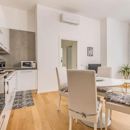 Διαμέρισμα Luxury Via Morgagni 4 Pax Wi-fi *